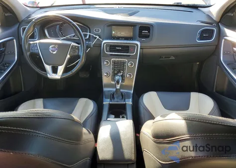 2016 Volvo S60 Cross Country T5 z USA, uszkodzony, nr VIN YV4612UM1G2000732